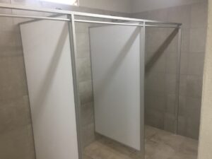 Separador ducha pública